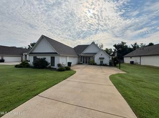 114 Coventry Ln, Canton, MS 39046