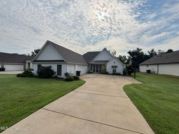 114 Coventry Ln