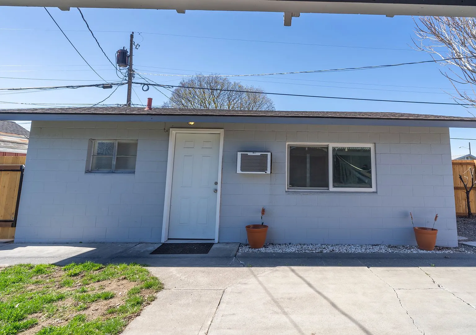 1032 W Cascade Ave — Photo 1