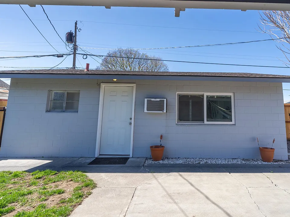 1032 W Cascade Ave