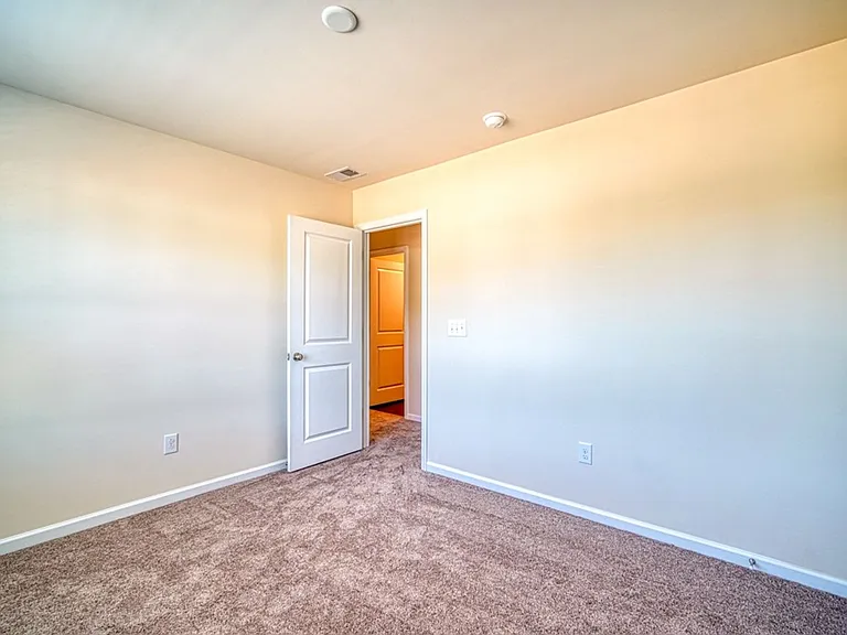 572 Millsgate Cir — Photo 32
