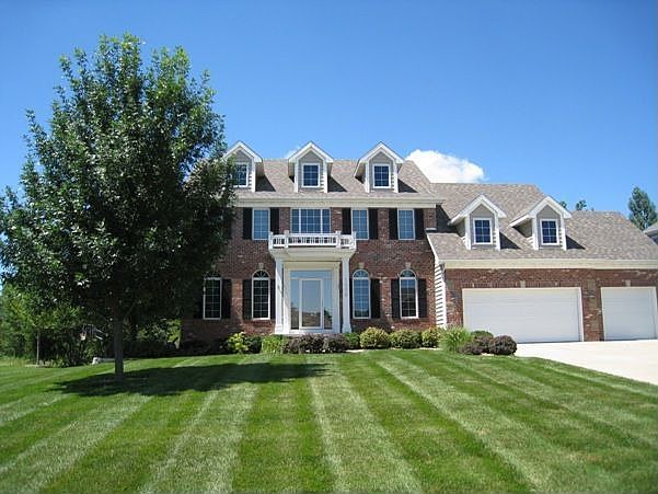 1st image of 1000 SE Westwoods Dr