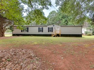 561 Waspnest Rd, Wellford, SC 29385