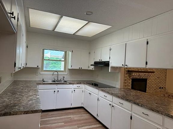 5th image of 44 E Casa Loma Dr