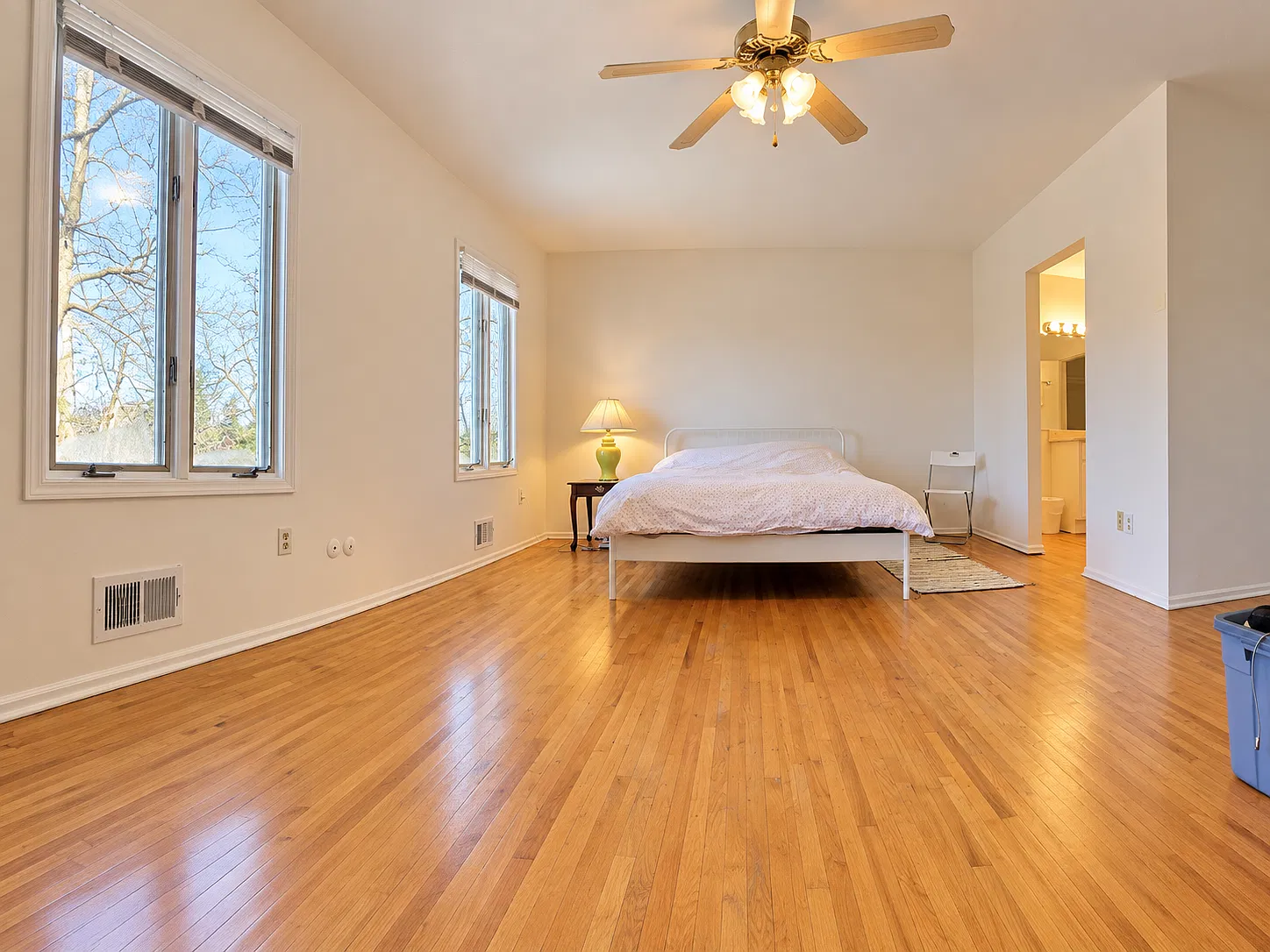 3 bed, 2.5 bath, 1890 sqft, $1,300 — Photo 2