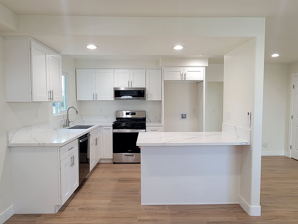 1st image of 11624 208th St #D