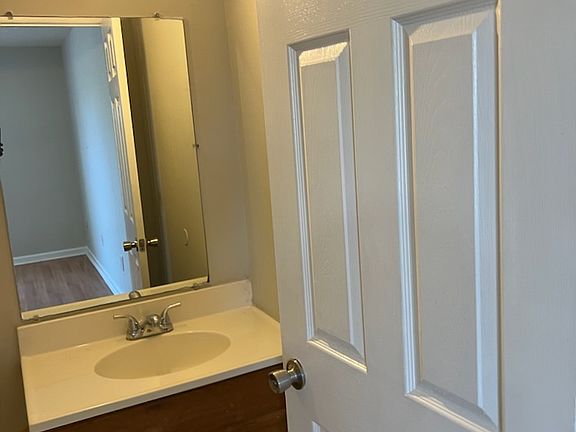 2nd image of 238 Lloyd St SE #238
