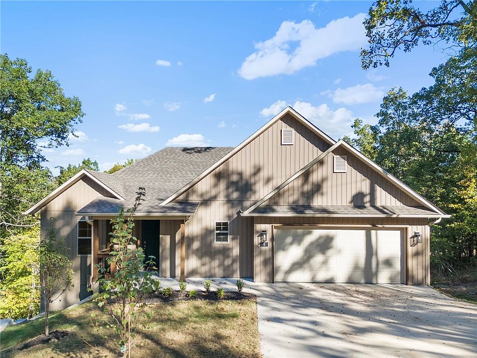 1st image of 8 Weyhill Cir