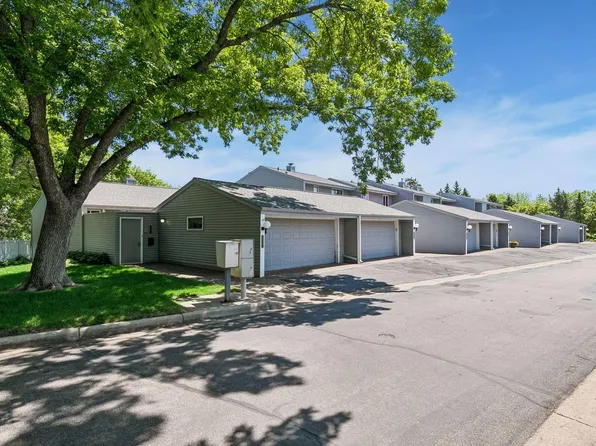 2666 Mackubin St, Roseville, MN 55113