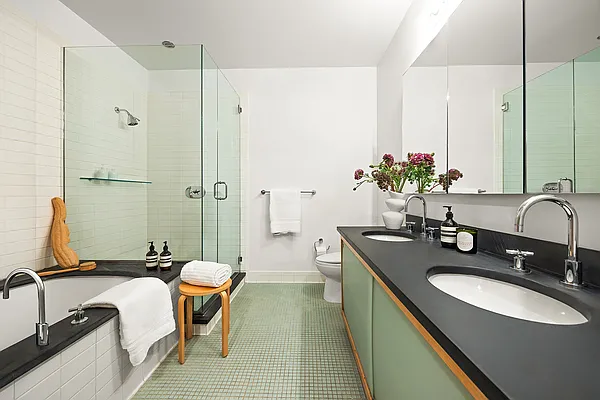 Bathroom, photo 1