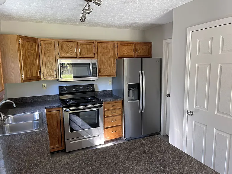 6107 Naschette Pkwy — Photo 4