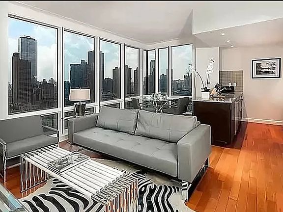3rd image of 306 W 48th St APT 26B