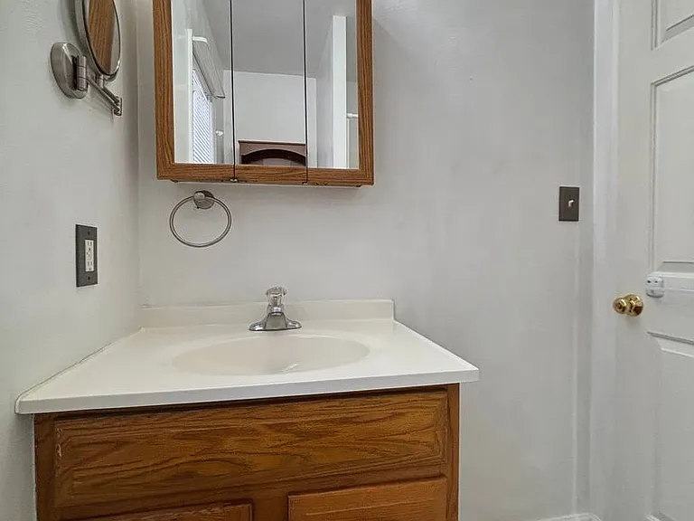 950 Morgan Ave SE — Photo 32