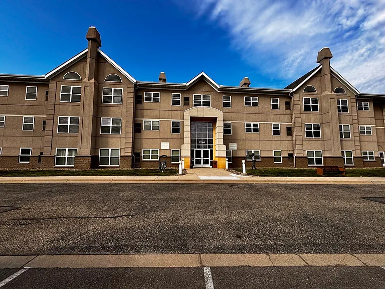 Crown Villa Apartments — Photo 25