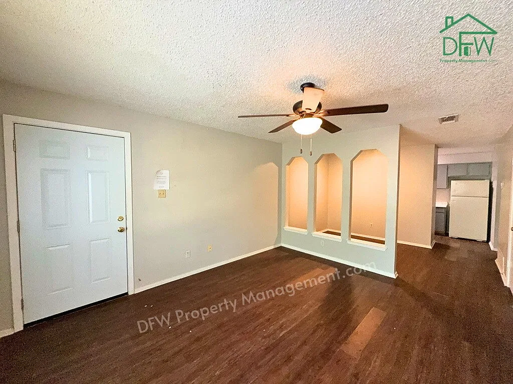 2 bed, 1.0 bath, 885 sqft, $1,170 — Photo 1