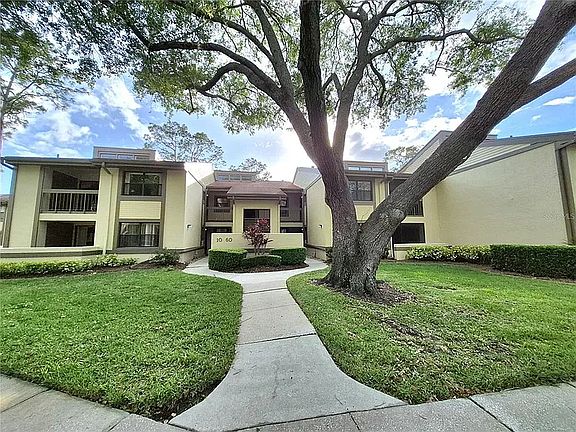 10 Woodlake Place