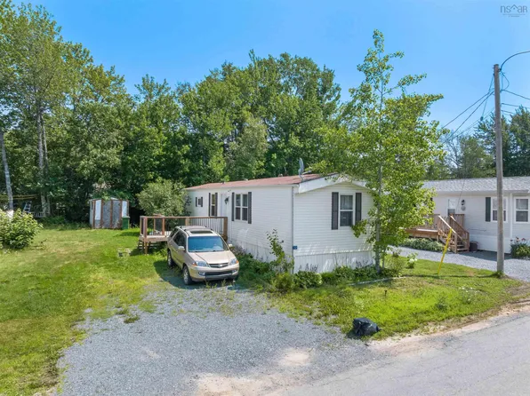 32 Joshua St, Enfield, NS B2T 1K4