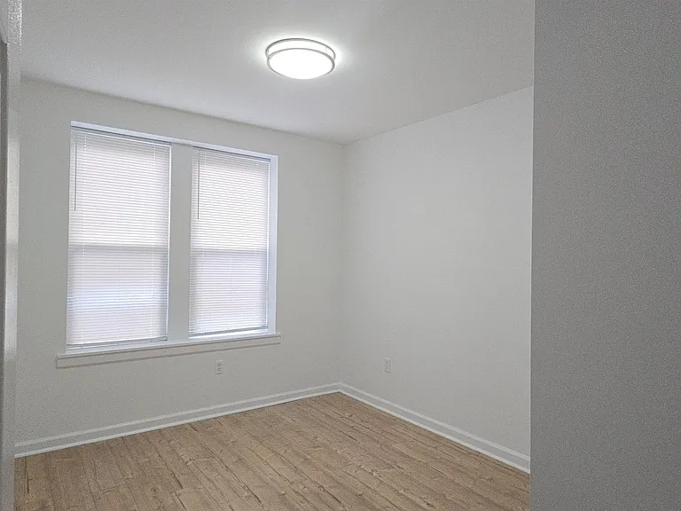 18 E 17th St #1R — Photo 13