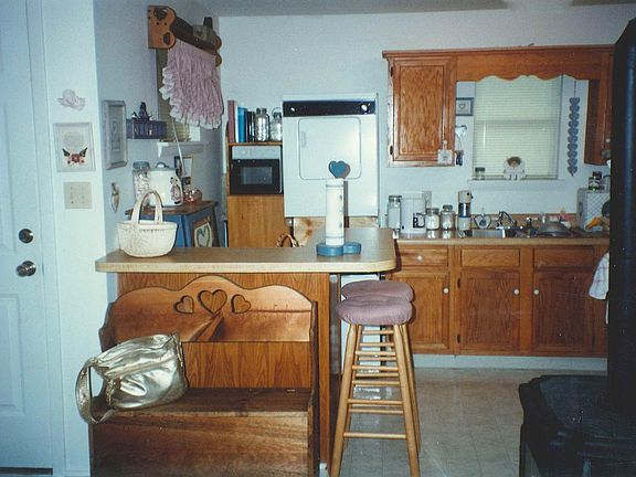 4th image of 419 1/2 W 35th St