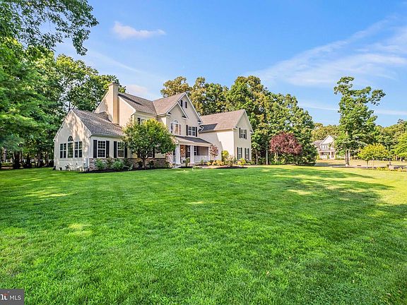 2nd image of 48 Sleepy Hollow Dr