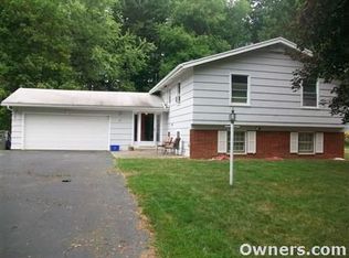 22 Brentwood Ln, Fairport, NY 14450
