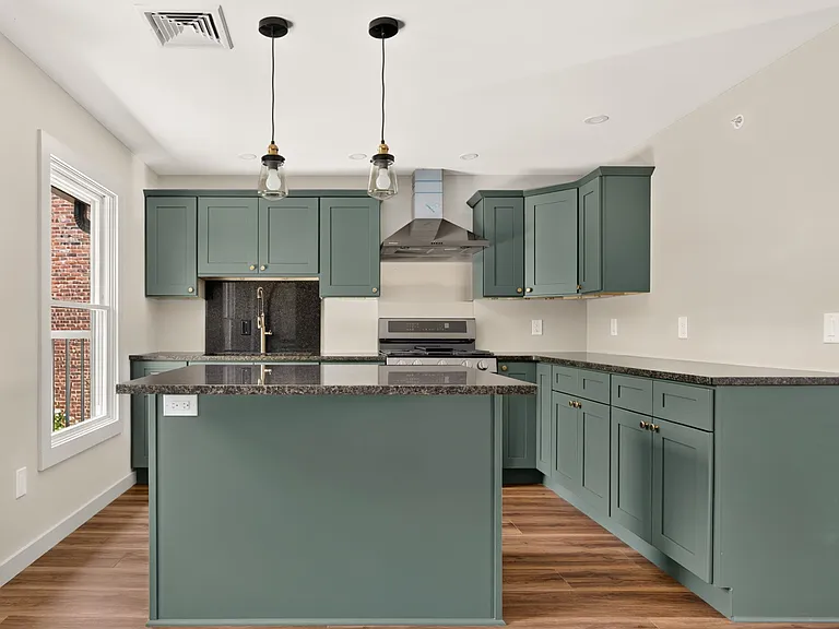 176 Hudson St #4 — Photo 4