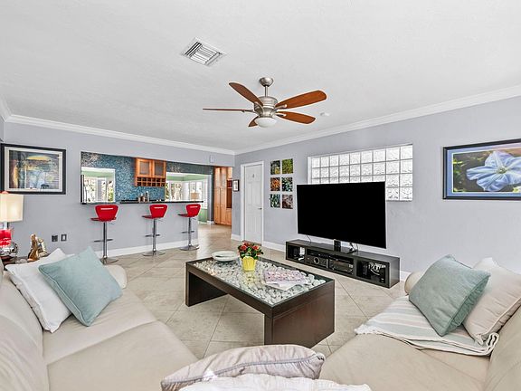 4th image of 1815 N Victoria Park Road