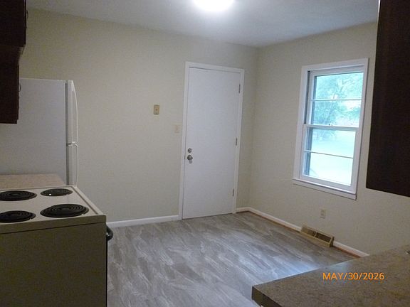 3rd image of 609 Hancock St