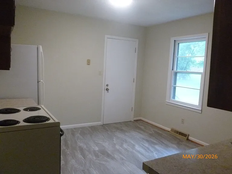 609 Hancock St — Photo 3