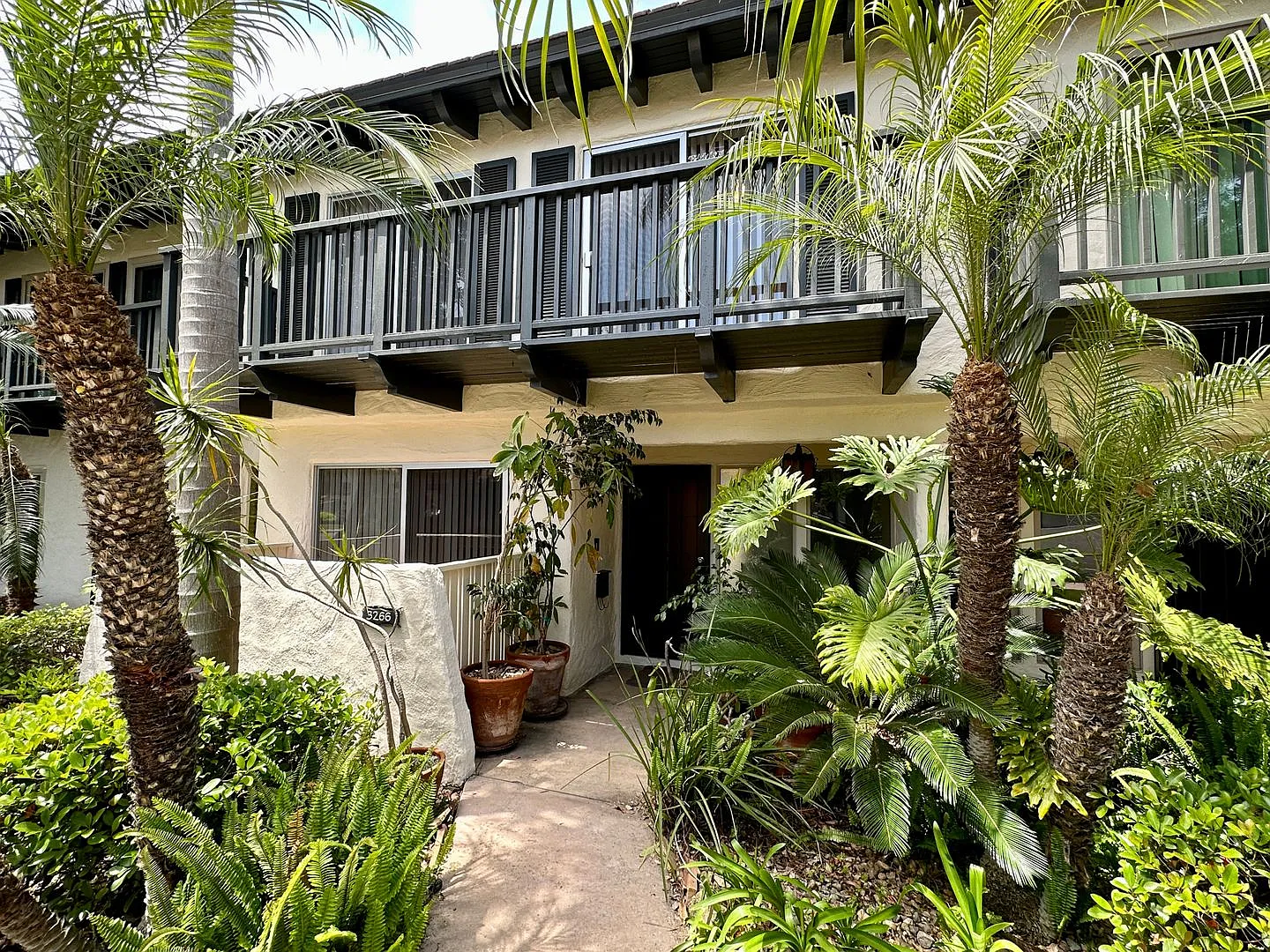 Spacious, Upgraded, 3 Bedroom 2.5 Bath Condo with Private Hot Tub in Point Loma — Photo 3