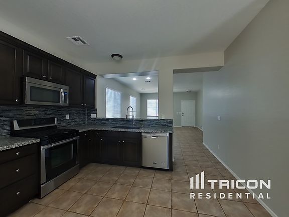 4th image of 4558 E Loma Vista St
