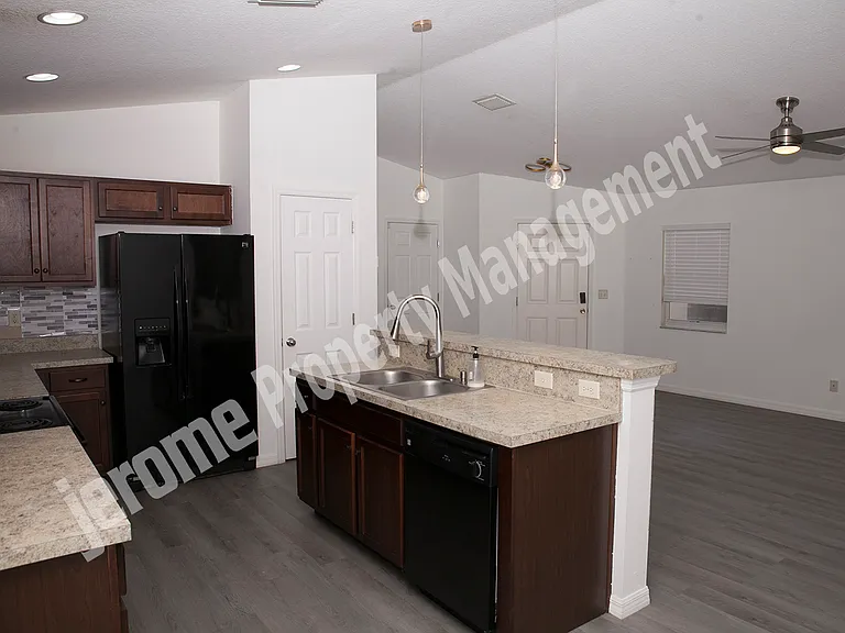 4032 11th St E — Photo 2