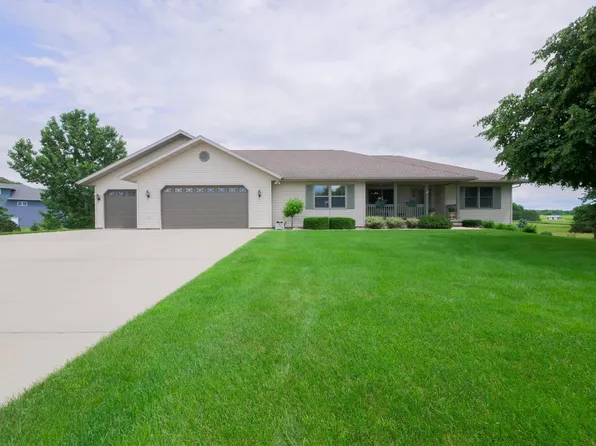 517 Country Oak Dr, Sauk Centre, MN 56378
