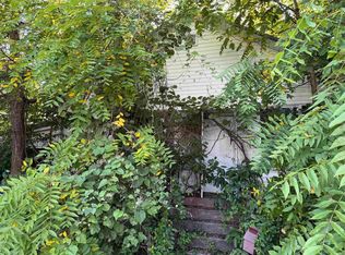 319 S Madison St, Oakland City, IN 47660