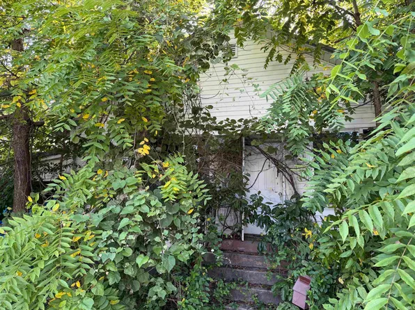 319 S Madison St, Oakland City, IN 47660