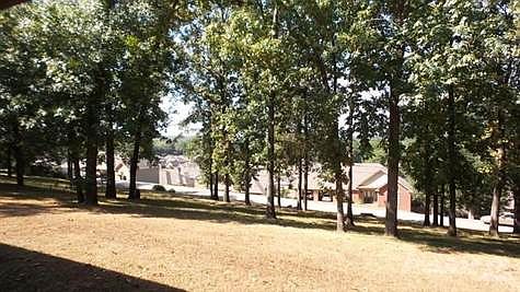 3rd image of 907 Skyline Dr