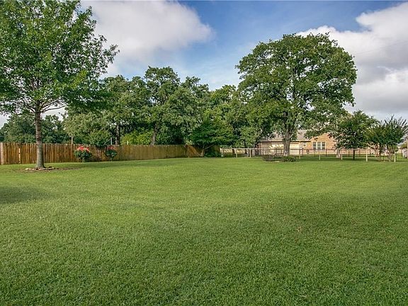 3rd image of 3303 Oak Run Ln