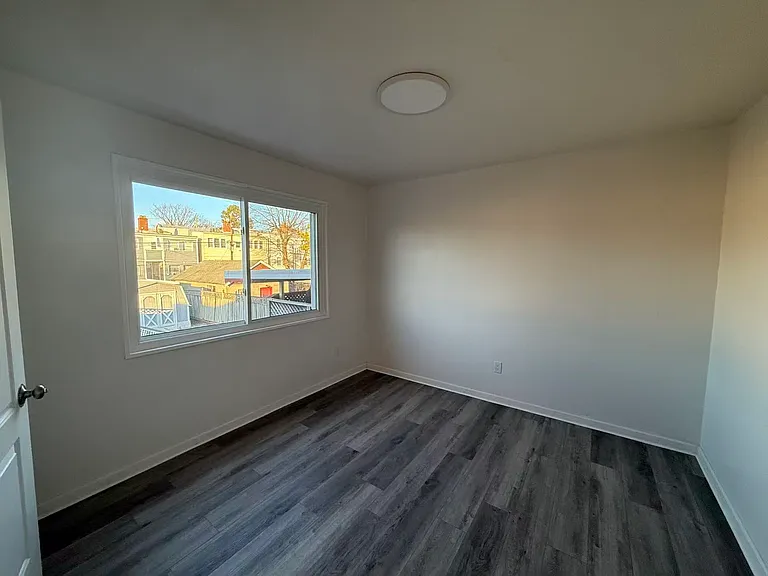 1328 W St NE — Photo 4