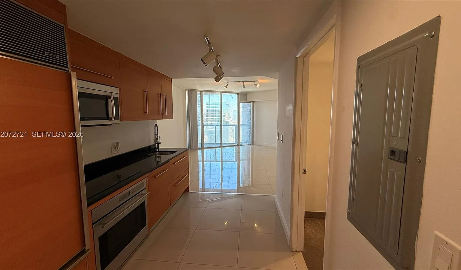 Iconbrickell Condo No 1 — Photo 2