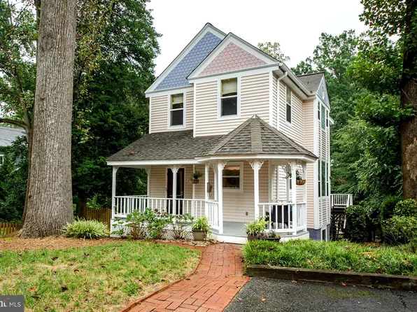 2375 N Edgewood St, Arlington, VA 22207