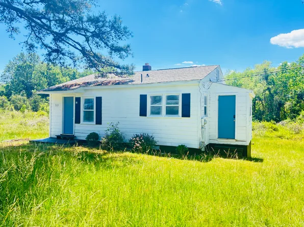 313 E Gibbs St, Dallas, NC 28034
