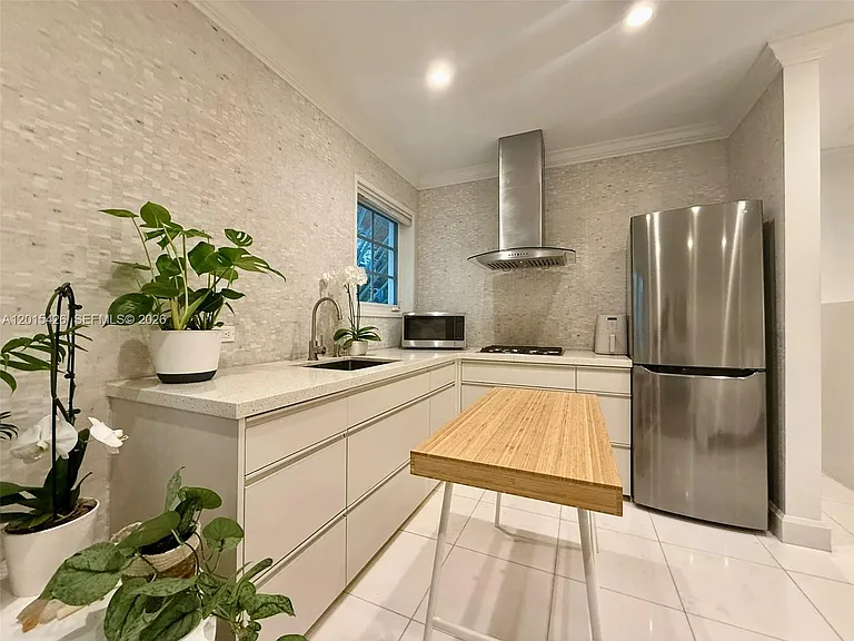 260 Euclid Ave #24 — Photo 8