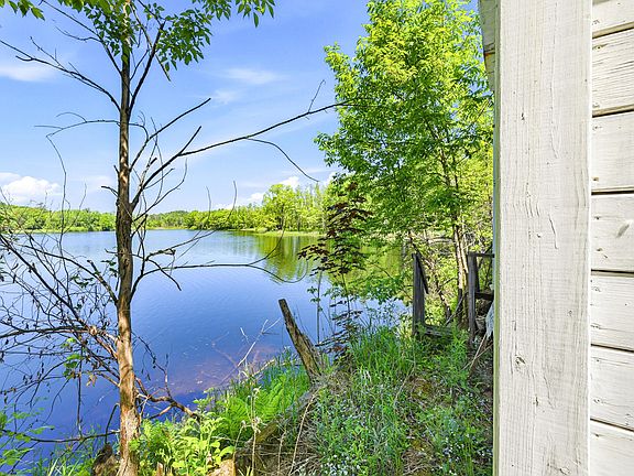 3rd image of 104 Madawaska Avenue