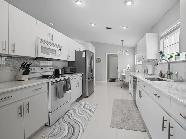 12573 Coral Lakes Dr — Photo 20