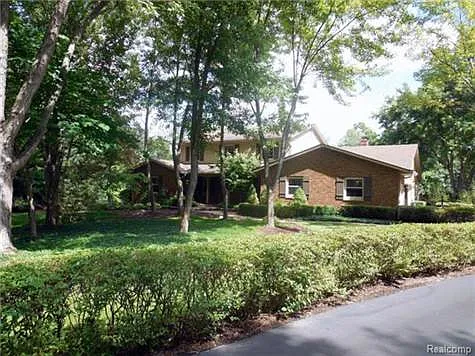 5475 Mystic Lake Dr photo 1