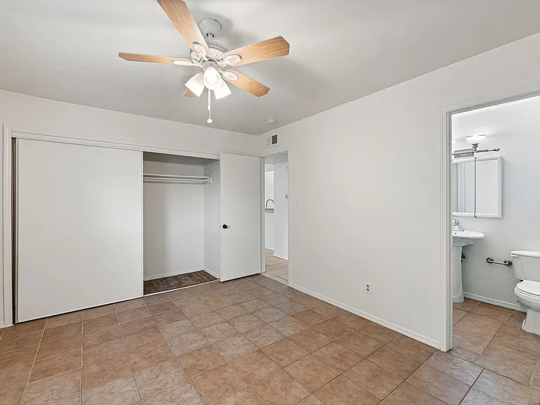 447 Vincent St — Photo 18