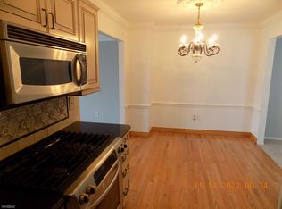 140 Arlington Dr, Rochester Hills, MI 48307