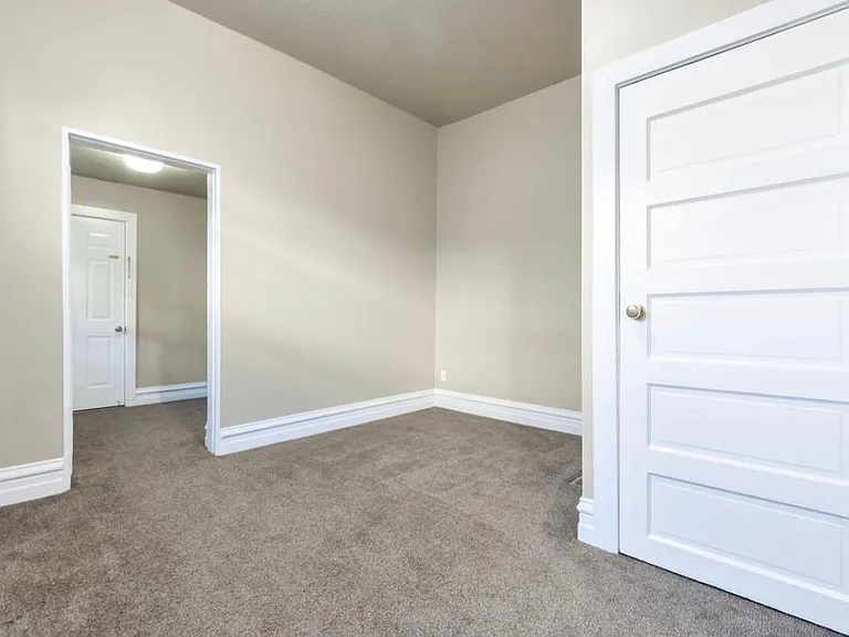 661 S Park St — Photo 7