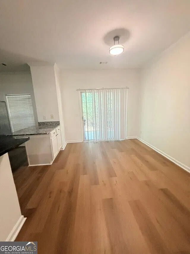 3 bed, 2.5 bath, 1428 sqft, $2,200 — Photo 4