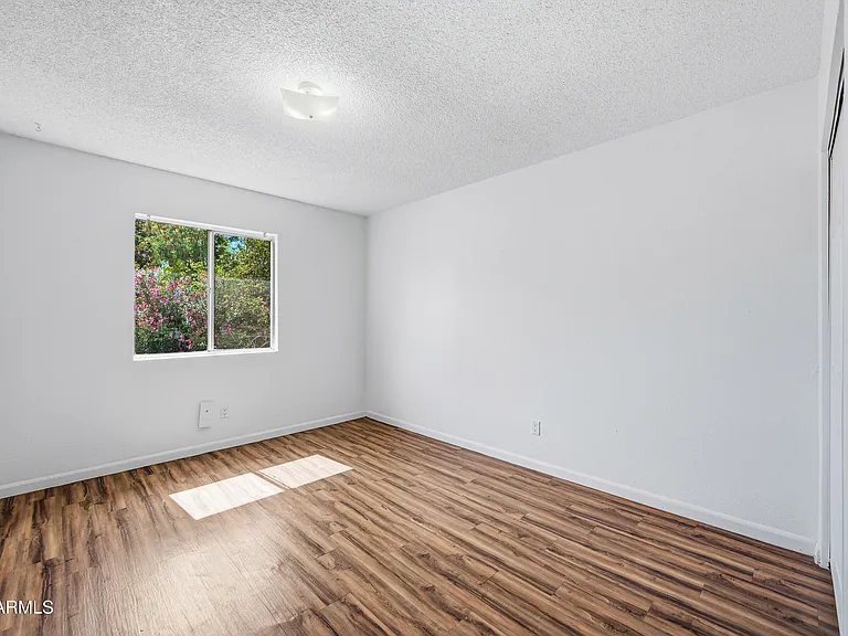 436 W Clark St #202 — Photo 11